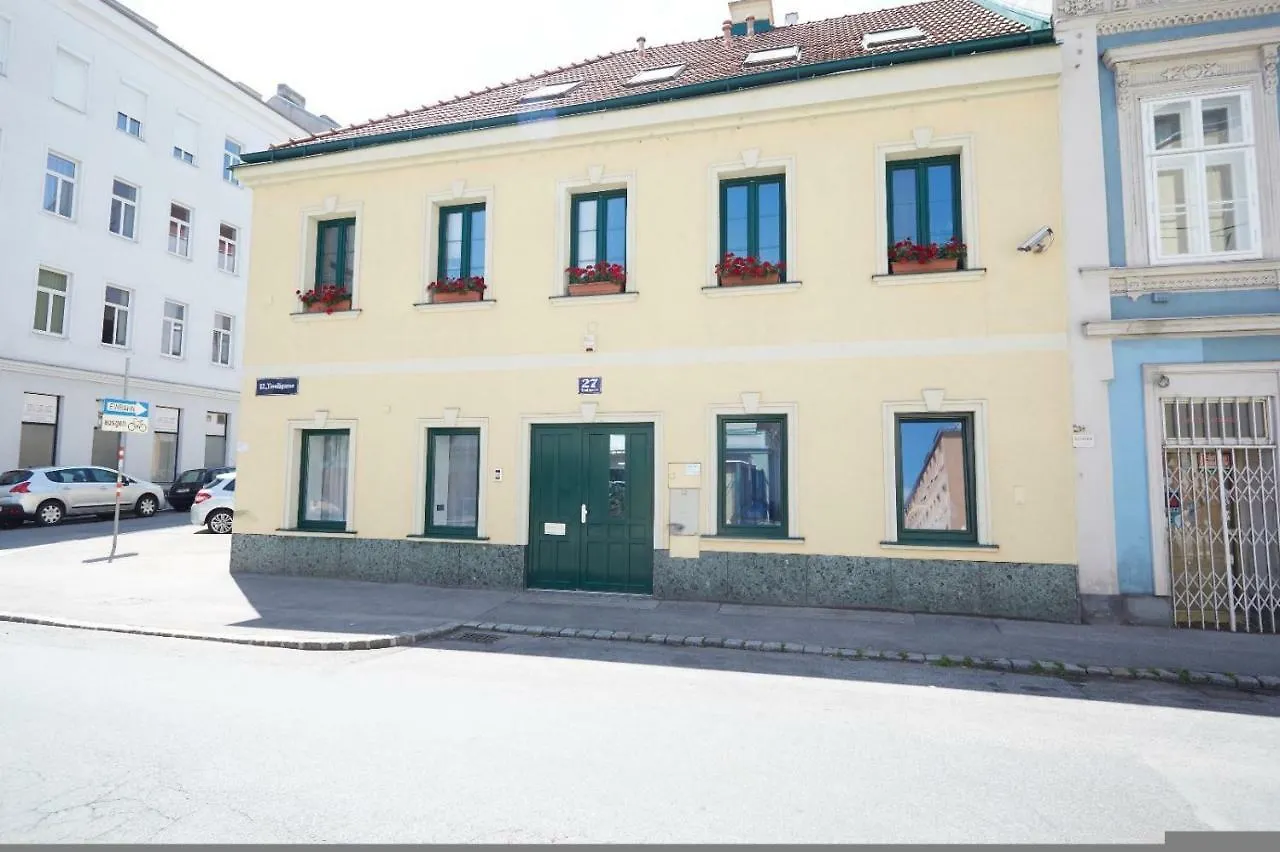 Schonbrunn Ferienwohnungen Vienna Apartment