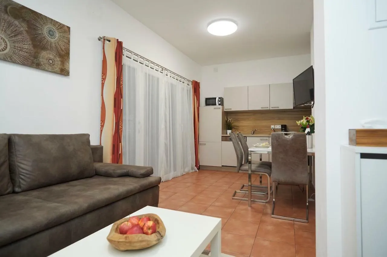 Schonbrunn Ferienwohnungen Vienna Apartment